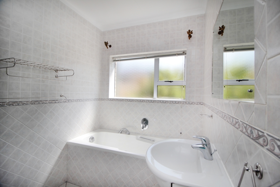 3 Bedroom Property for Sale in Menkenkop Western Cape